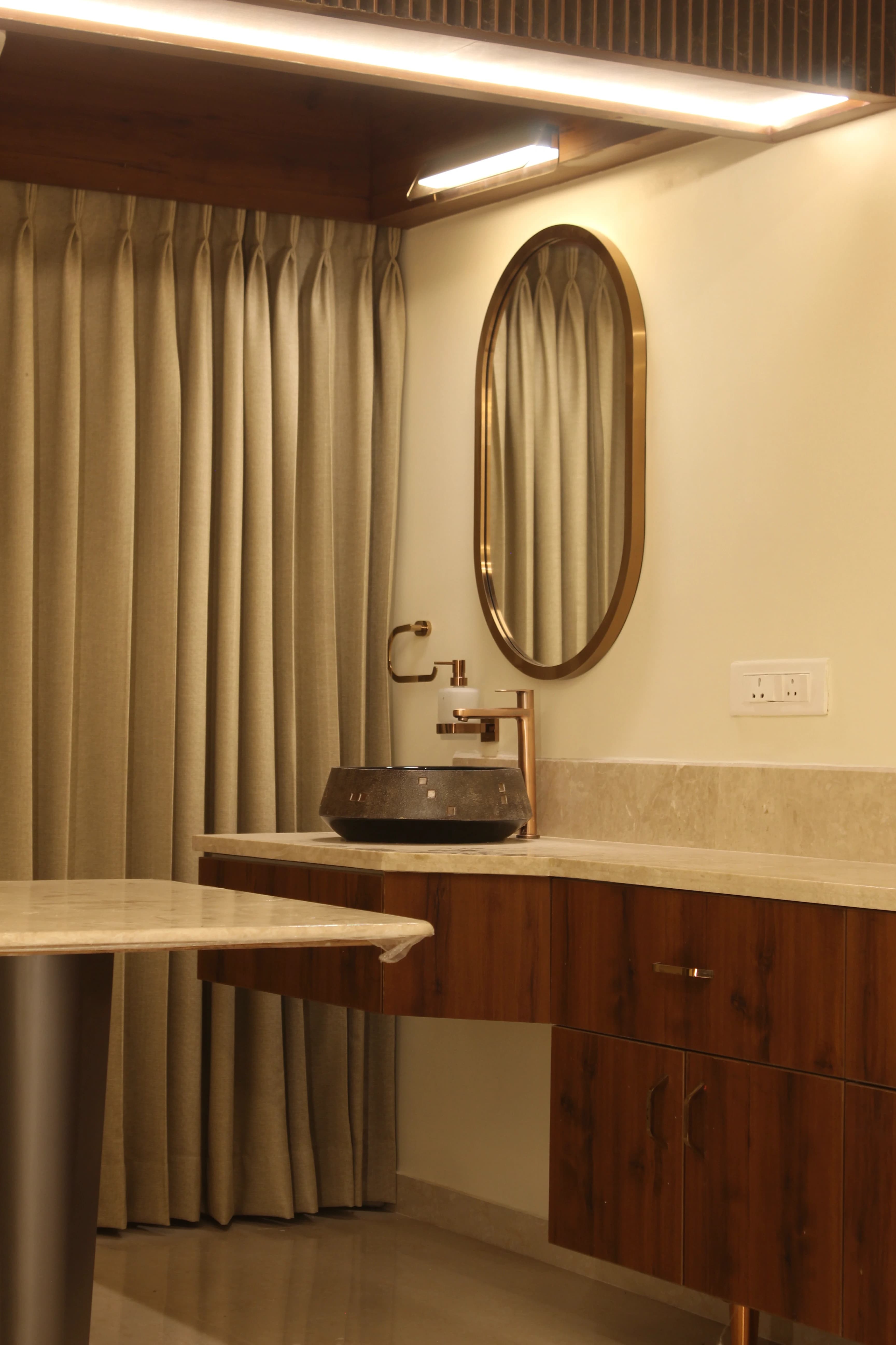 Calm Edge Residence - Vertical image 1