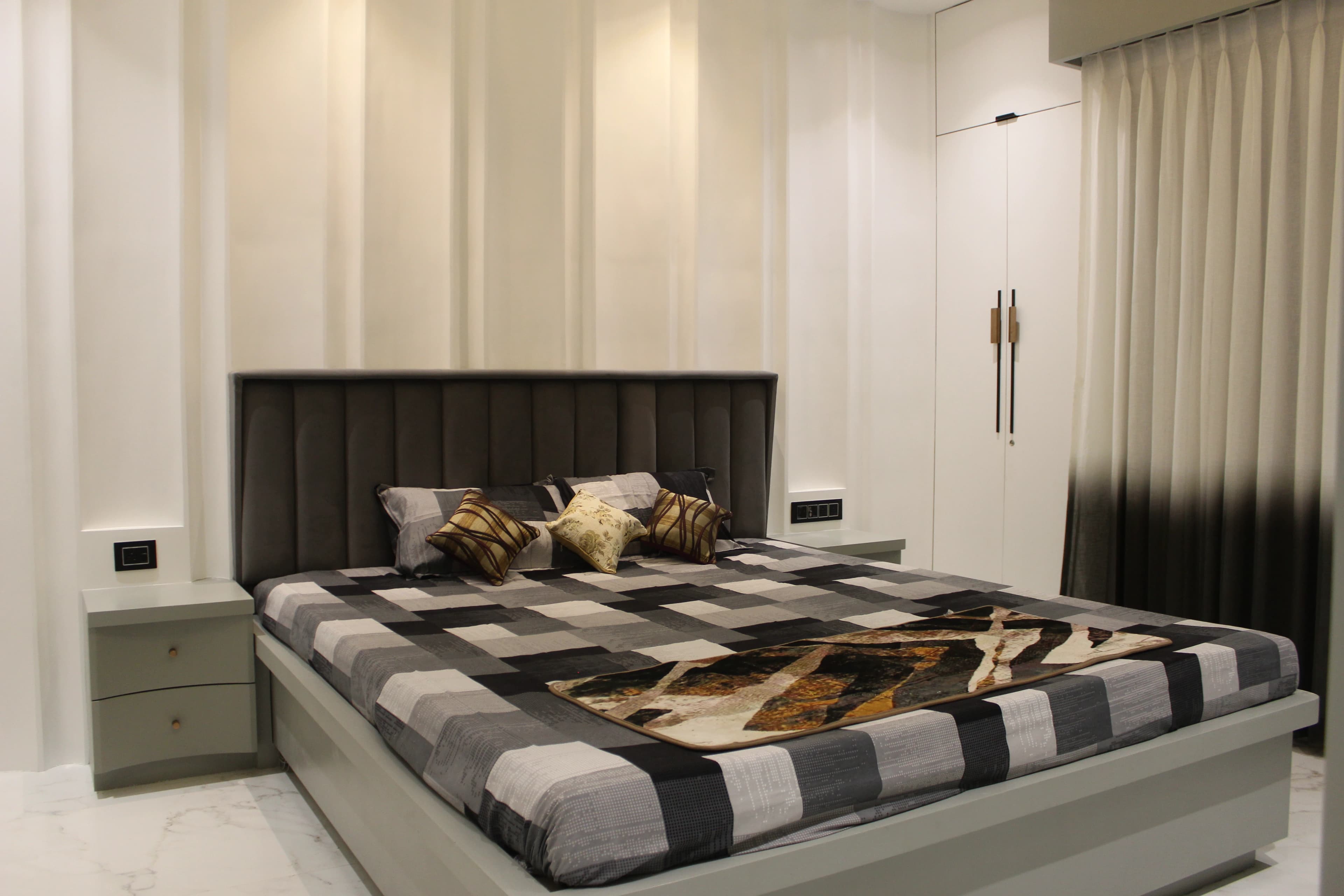 SPR Villa - Modern villa exterior with landscaping